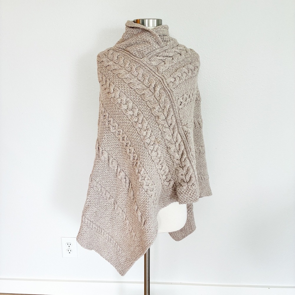 Inis Crafts Poncho Sweater Womens M/L Beige Cable Knit Merino Wool Fisherman